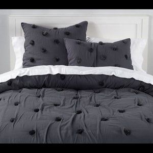🎉HP🎉Pottery Barn Teen Black Crinkle Puff Shams